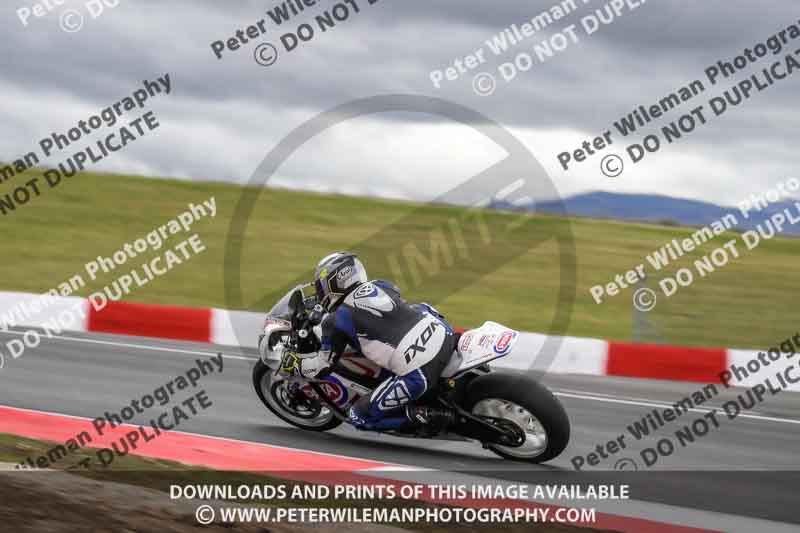 cadwell no limits trackday;cadwell park;cadwell park photographs;cadwell trackday photographs;enduro digital images;event digital images;eventdigitalimages;navarra;no limits trackdays;peter wileman photography;racing digital images;trackday digital images;trackday photos